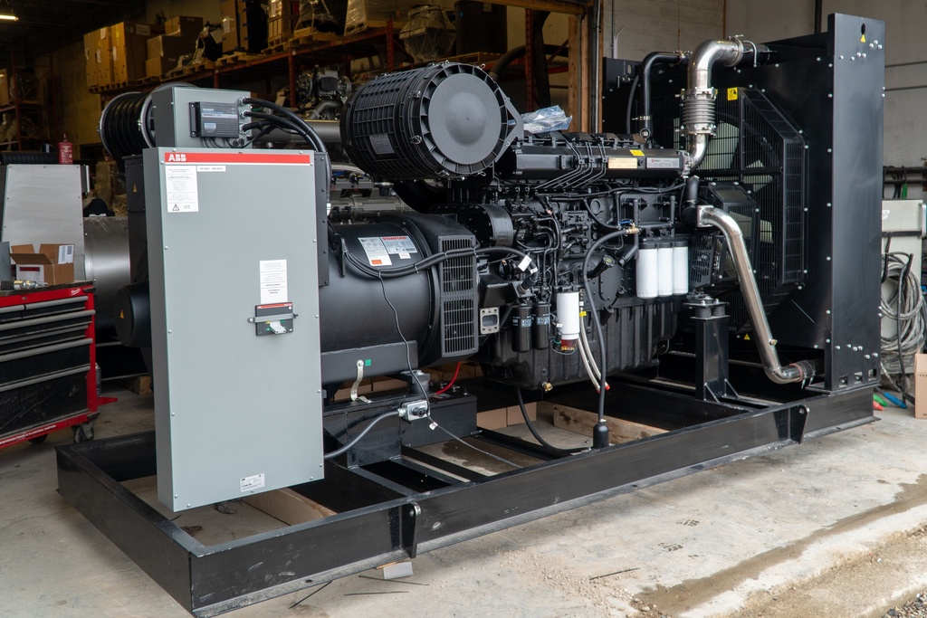 Surplus 600 kw Diesel Generator | Standby 347/600v